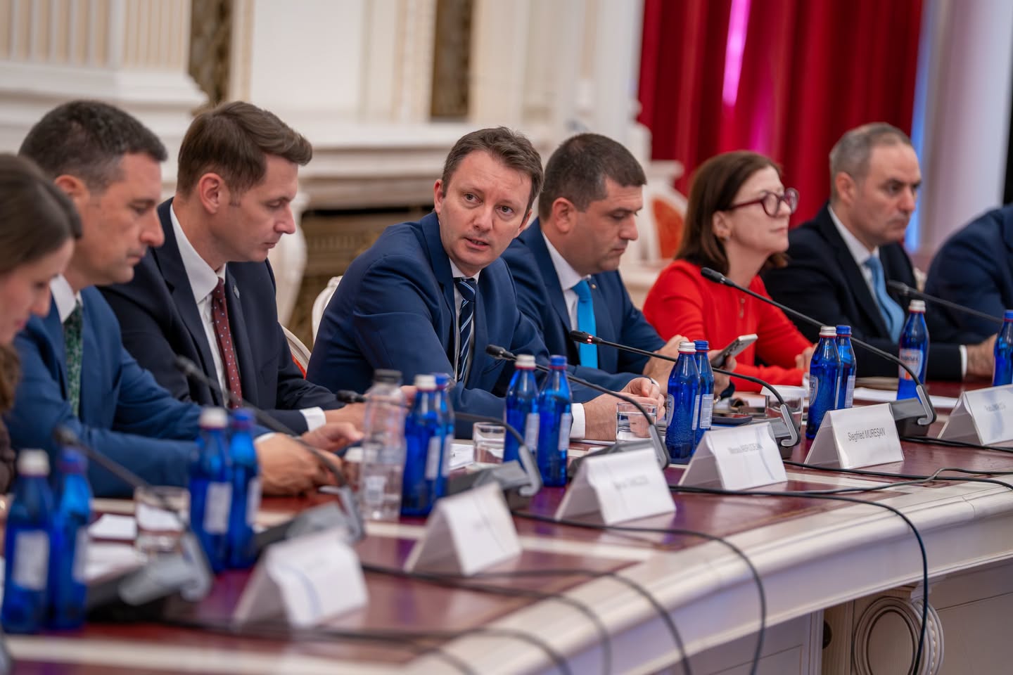 Trece sau nu trece? Dați-mi un răspuns!