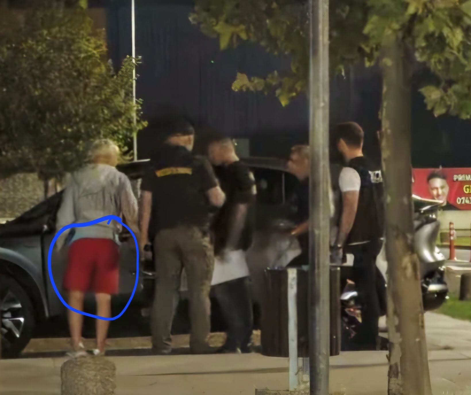Imaginea unui șarlatan cu budigăi roșii