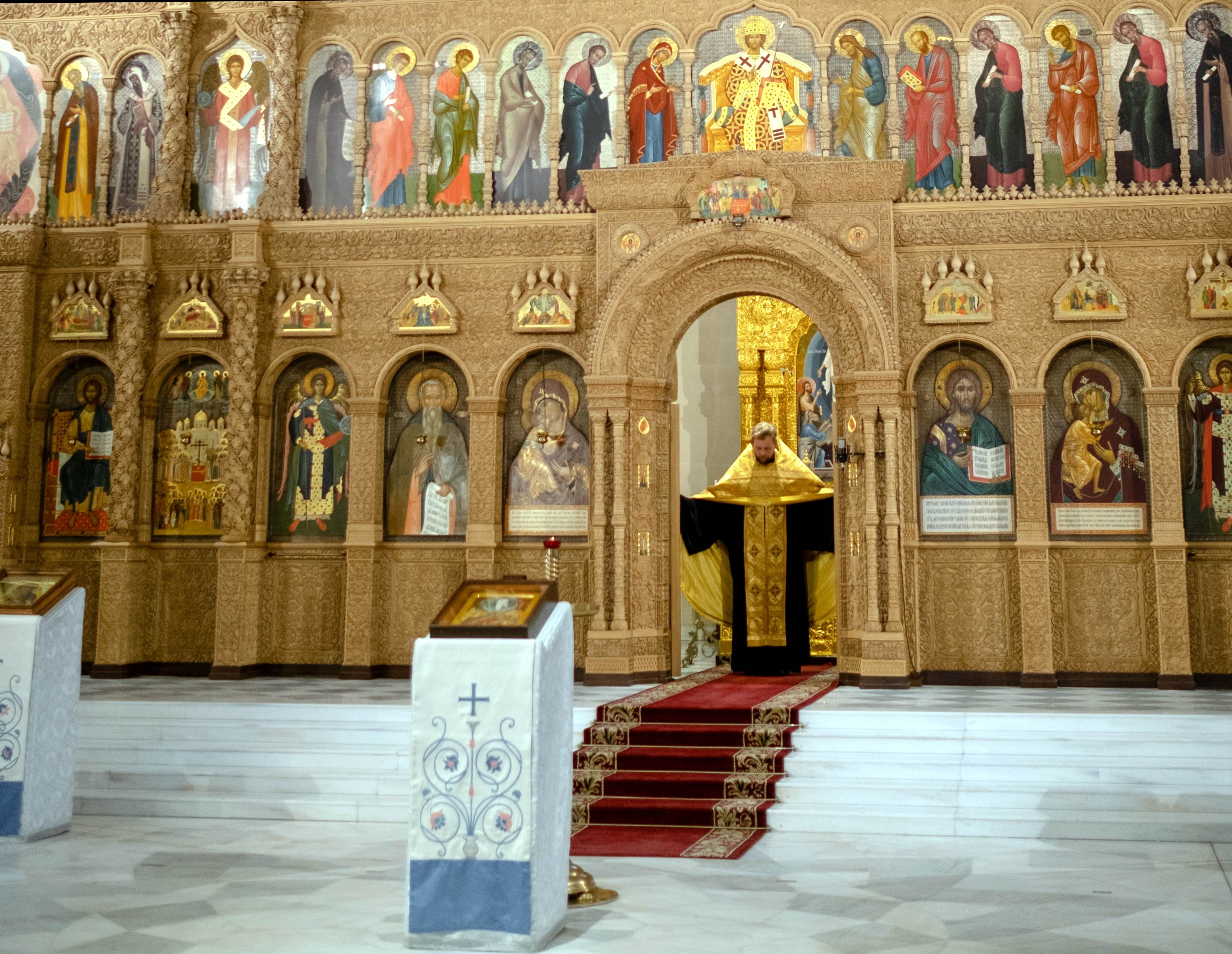 Sub sutană. Dosarele publice ale abuzurilor sexuale din cultele religioase din România