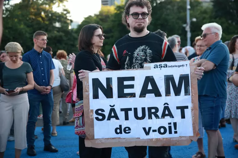 România sub asediu. Asediul proștilor.